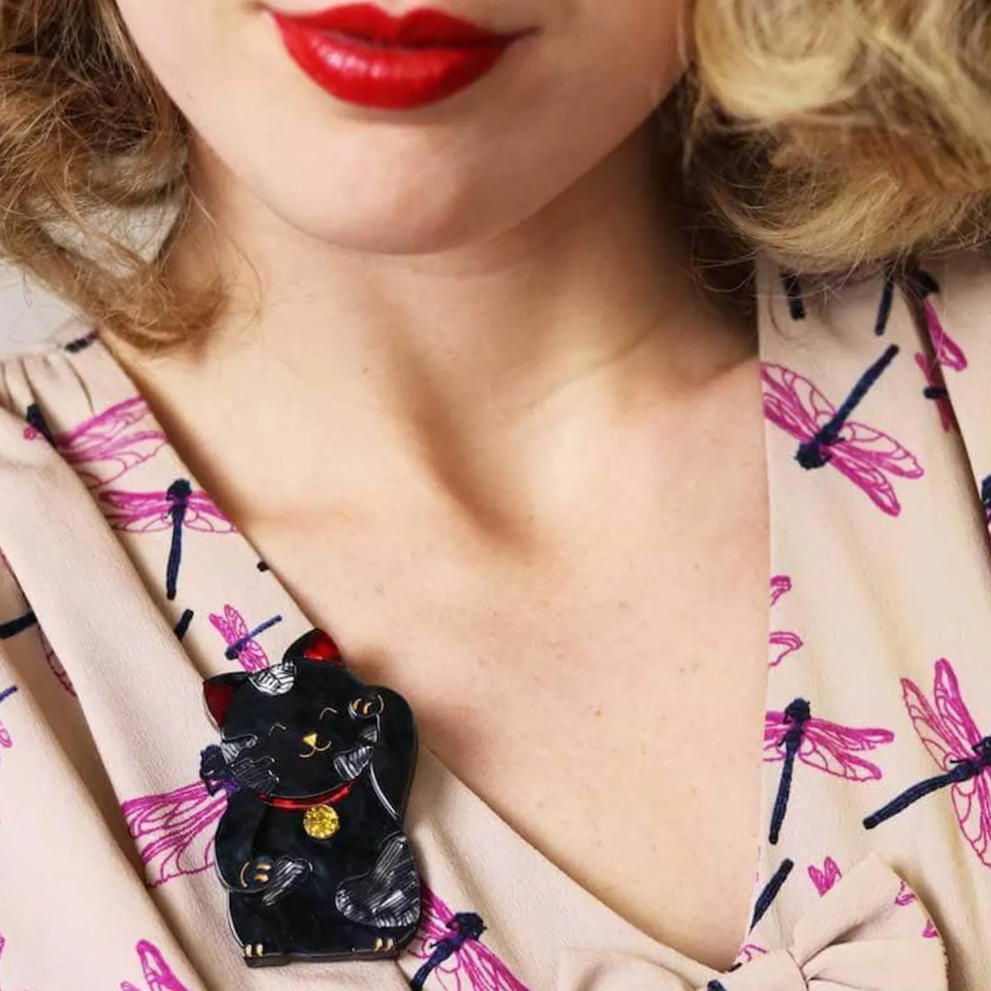 Erstwilder Neko The Beckoner Brooch^ Brooches
