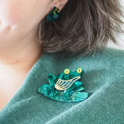 Erstwilder Pod Dweller Brooch^ Brooches