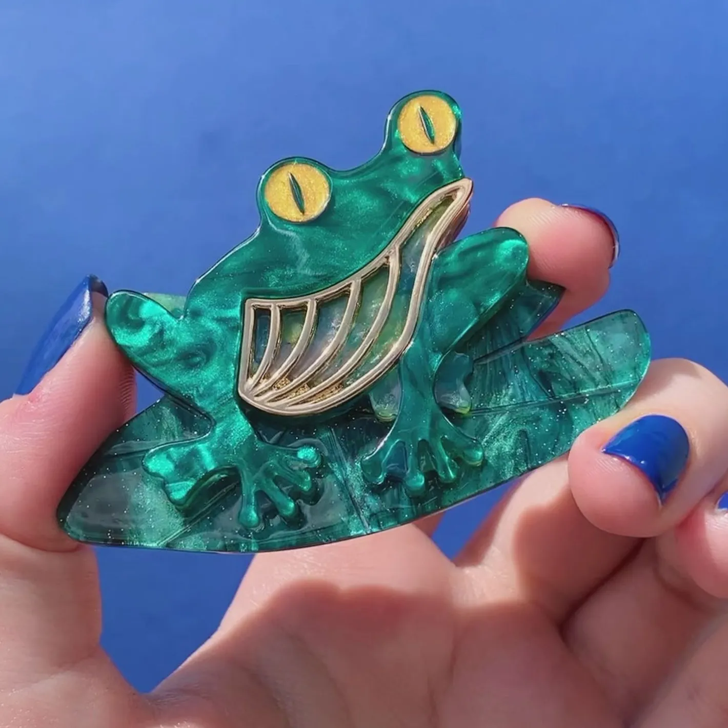 Erstwilder Pod Dweller Brooch^ Brooches